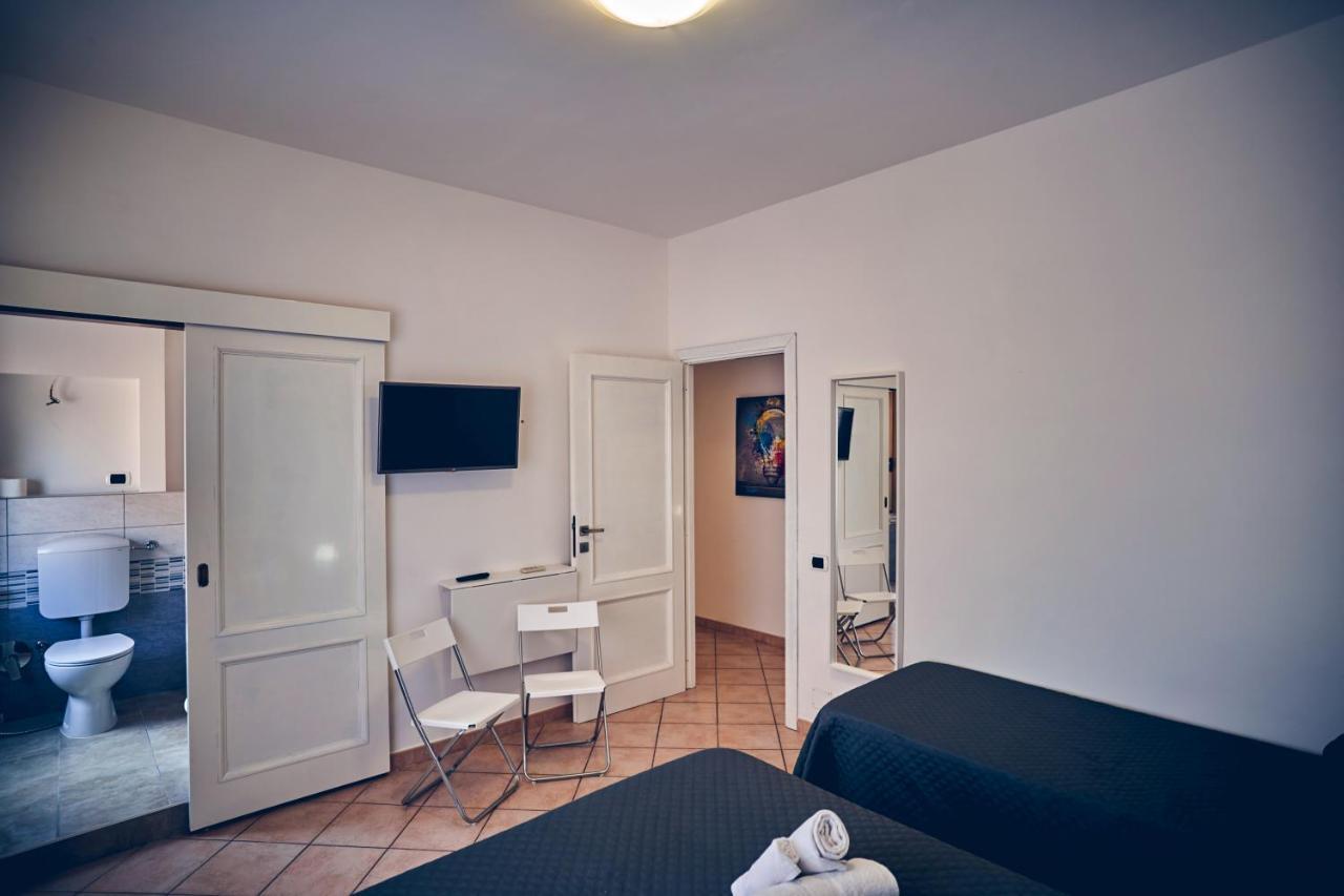 Travelershome 7Metri Guesthouse ชัมปีโน ภายนอก รูปภาพ