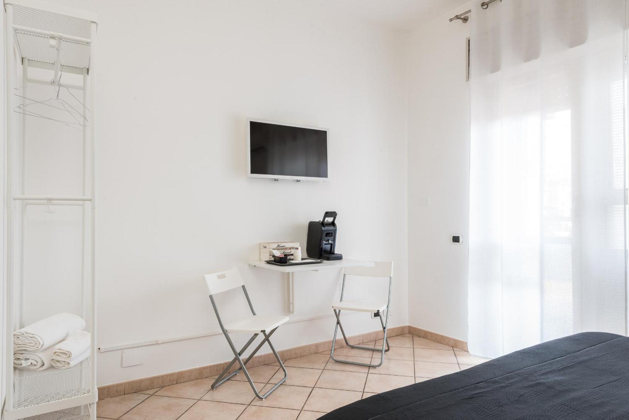 Travelershome 7Metri Guesthouse ชัมปีโน ภายนอก รูปภาพ